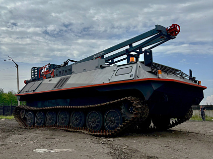 МТЛБУ с буровой установкой